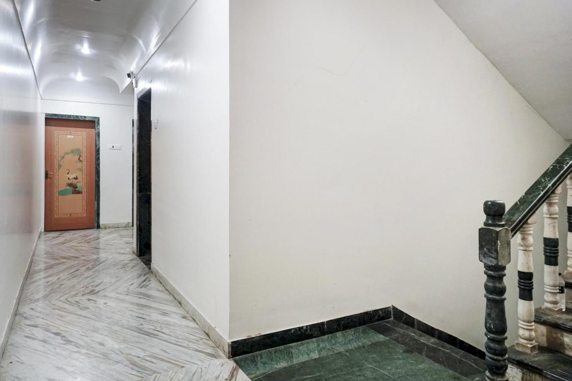 Collection O Shreya Hotel Talegaon Dabhade Bagian luar foto
