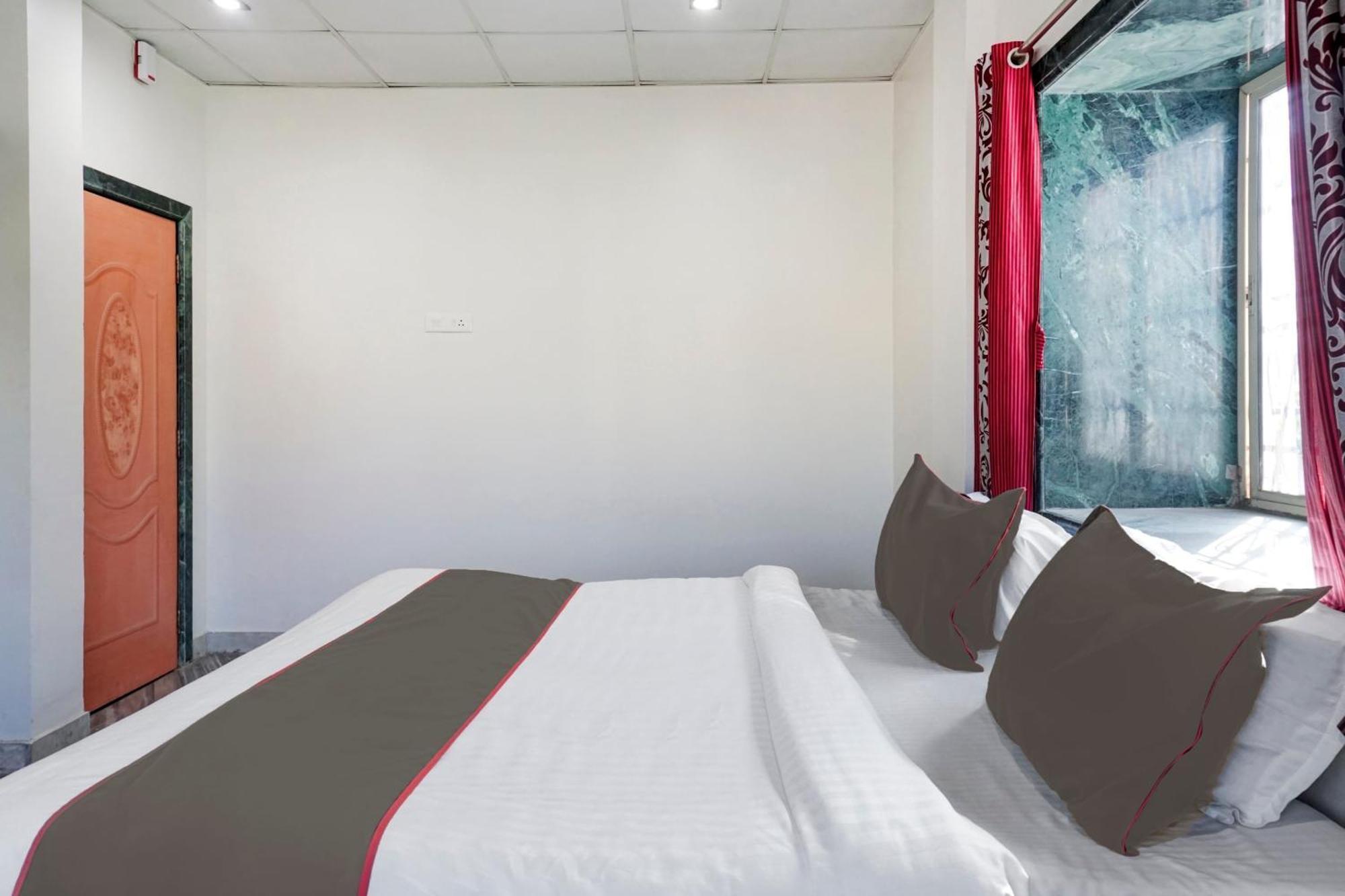 Collection O Shreya Hotel Talegaon Dabhade Bagian luar foto